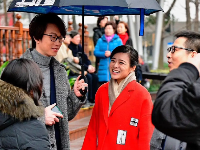 回顾陈辰嫁小2岁歌手余笛41岁高龄产子结婚11年幸福如初