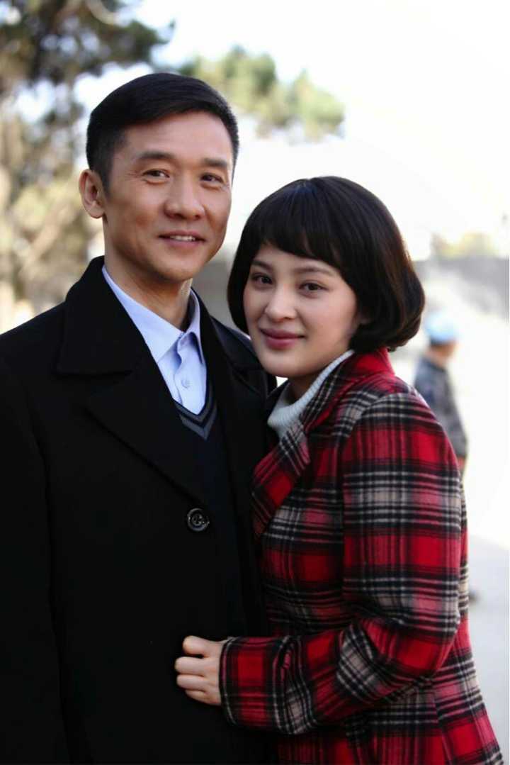 回顾著名演员黄志忠离婚那天出门后忍不住流泪感觉对不起儿子