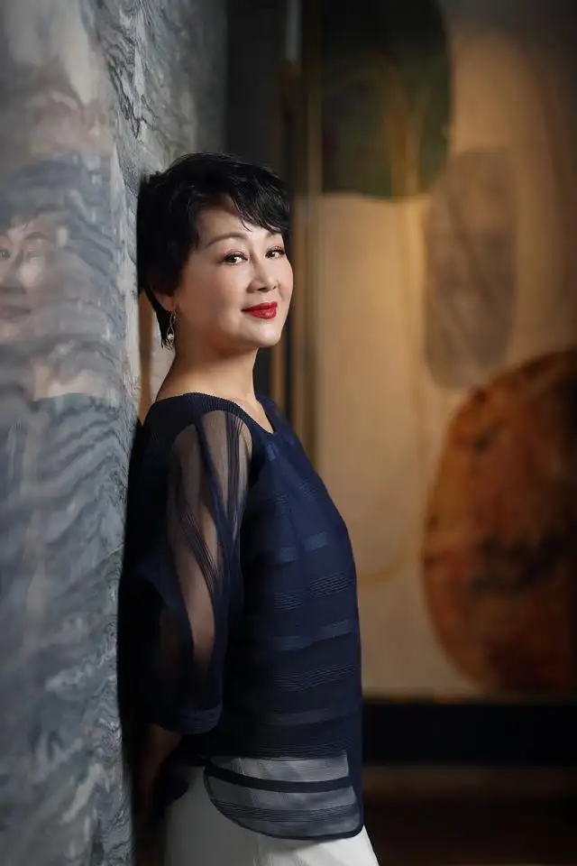 回顾著名演员王姬事业和情感坎坷有泪如今仍将29岁智障儿子当宝