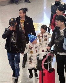 回顾宋小宝与前妻离婚娶美女粉丝改善基因一对龙凤胎可爱讨喜