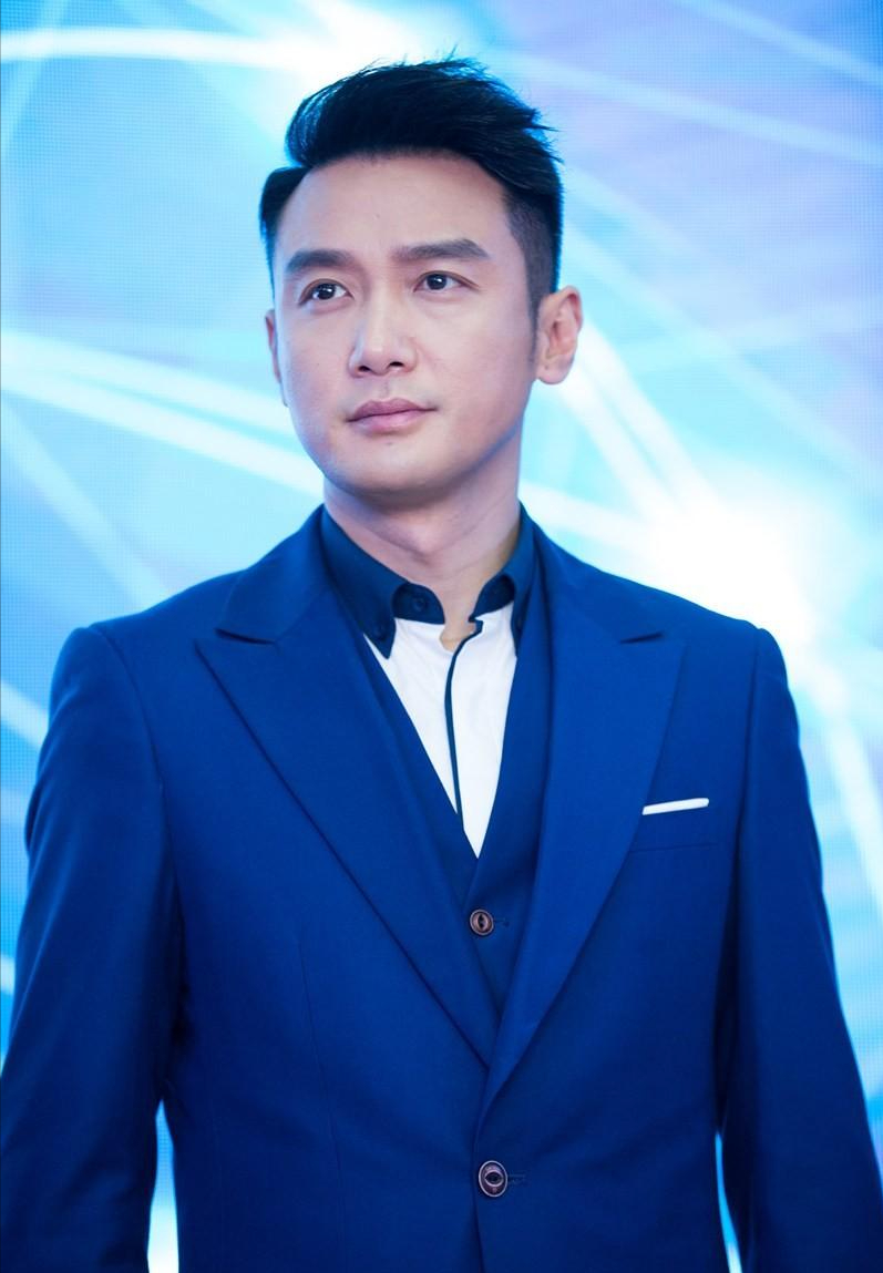 为了系统学习表演技巧,巩峥考入了中央戏剧学院表演系,努力钻研演技.