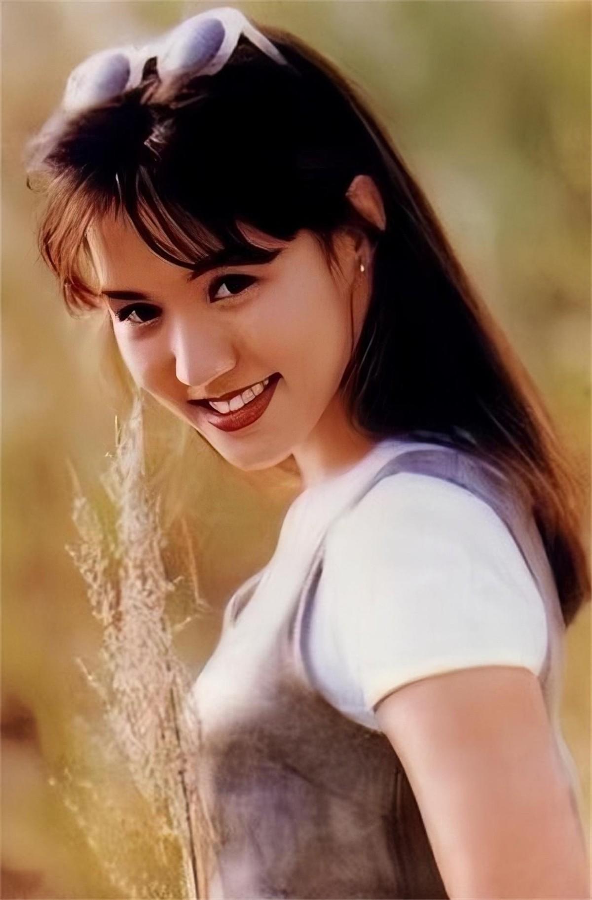 回顾黎瑞恩29岁为爱退圈嫁豪门41岁净身出户49岁独养俩娃