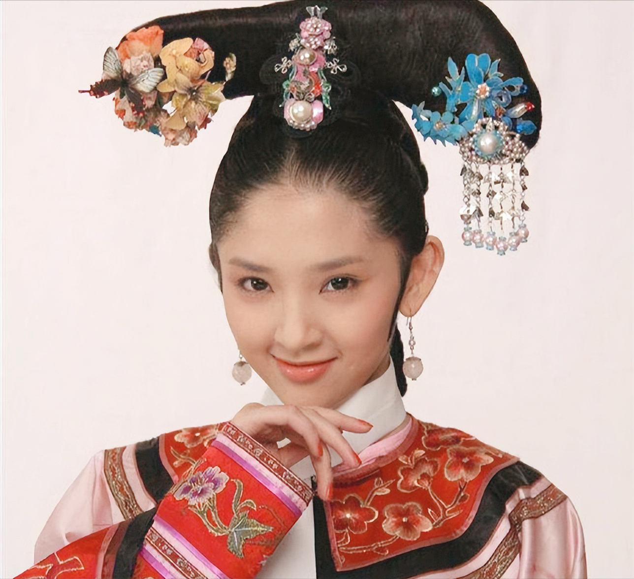 唐艺昕在聚会上认识张若昀以后,意外发现对方居然也爱吃,好不容易找到