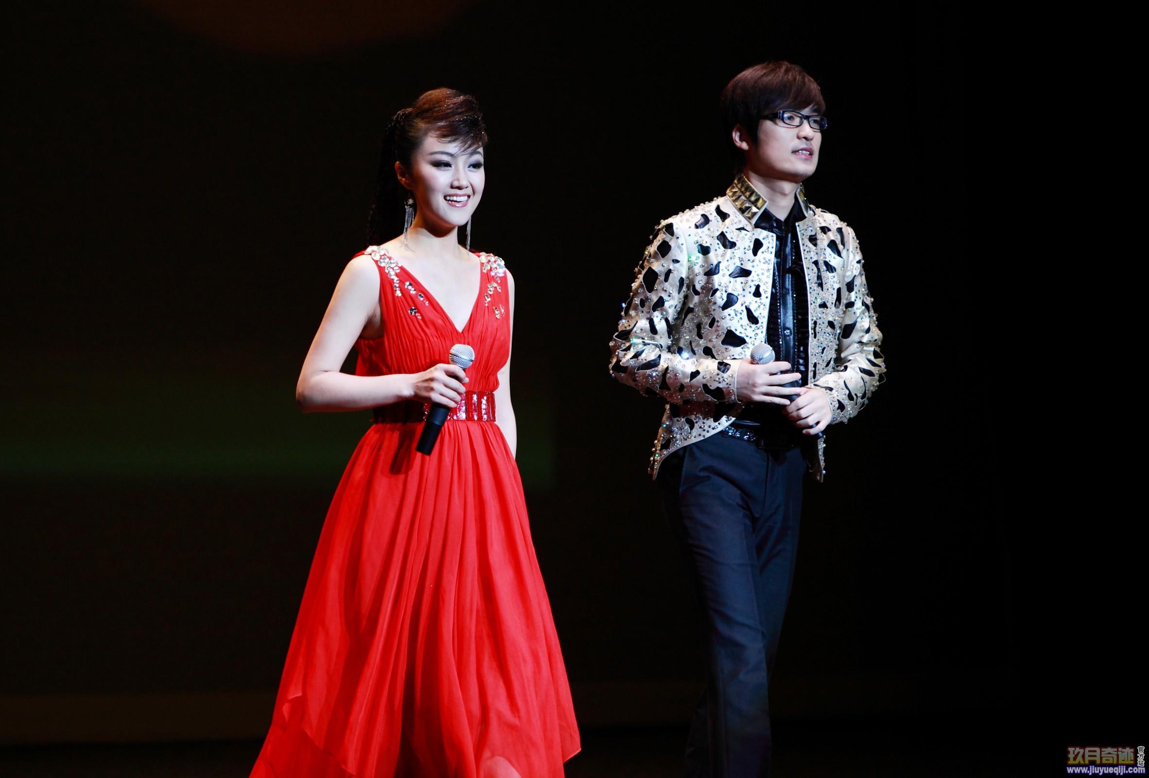 《星光大道》年度总冠军后,王小玮和王小海迅速成为了家喻户晓的歌手