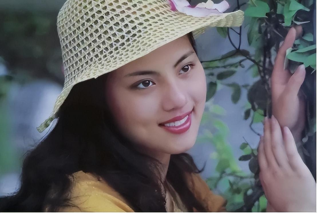 回顾演员乐韵17岁一夜成名28岁悲情离世葬礼父母拒不参加