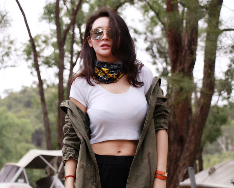 回顾演员于明加结婚13年只生孩子不做饭如今被丈夫一家宠成公主