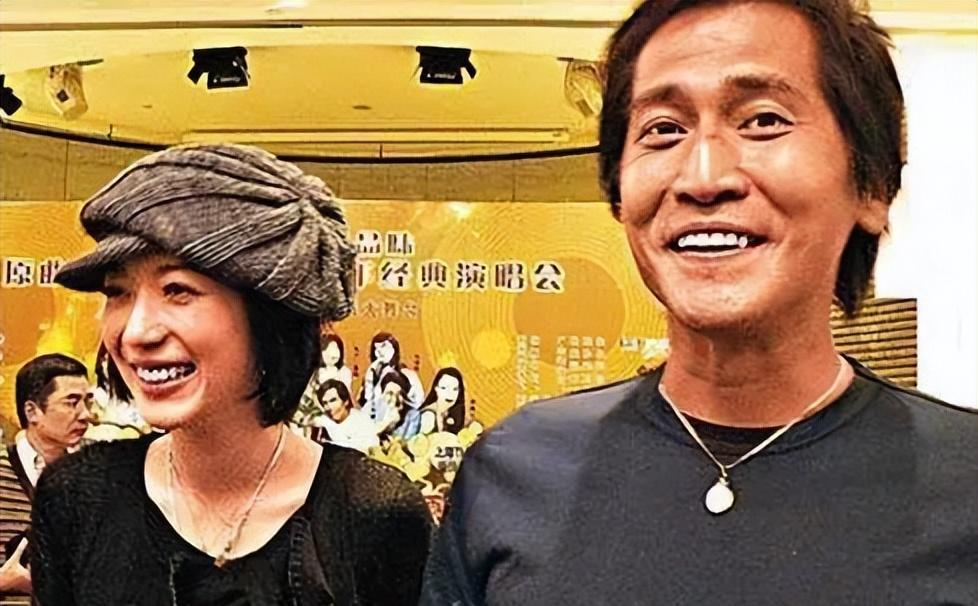 回顾孙丽雅:嫁大24岁歌手齐秦,婚后生两胎,现一家四口其乐融融