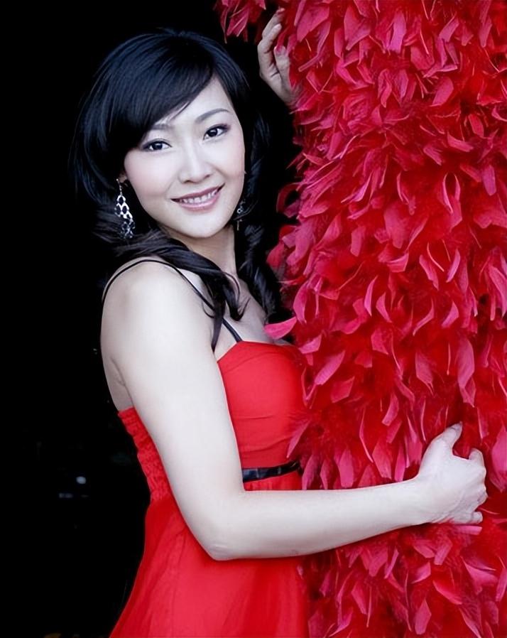 回顾阿斯茹嫁给瘫痪的谷智鑫婚后连生二胎如今一家其乐融融