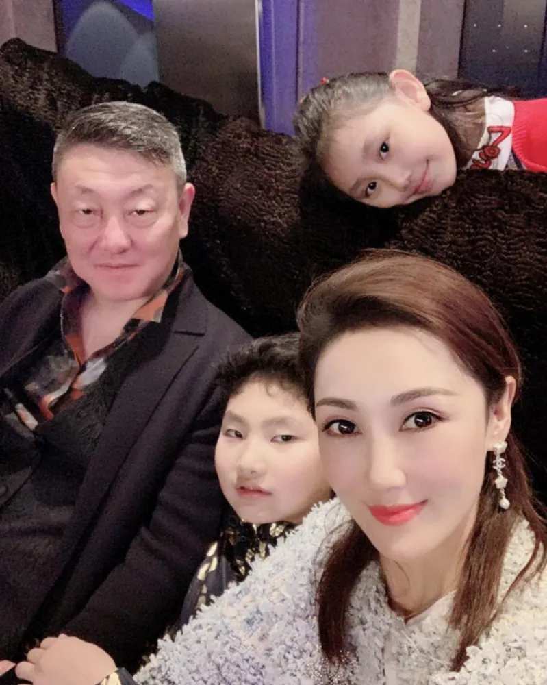 回顾著名歌手韩磊一家四口其乐融融就是儿子让我头痛