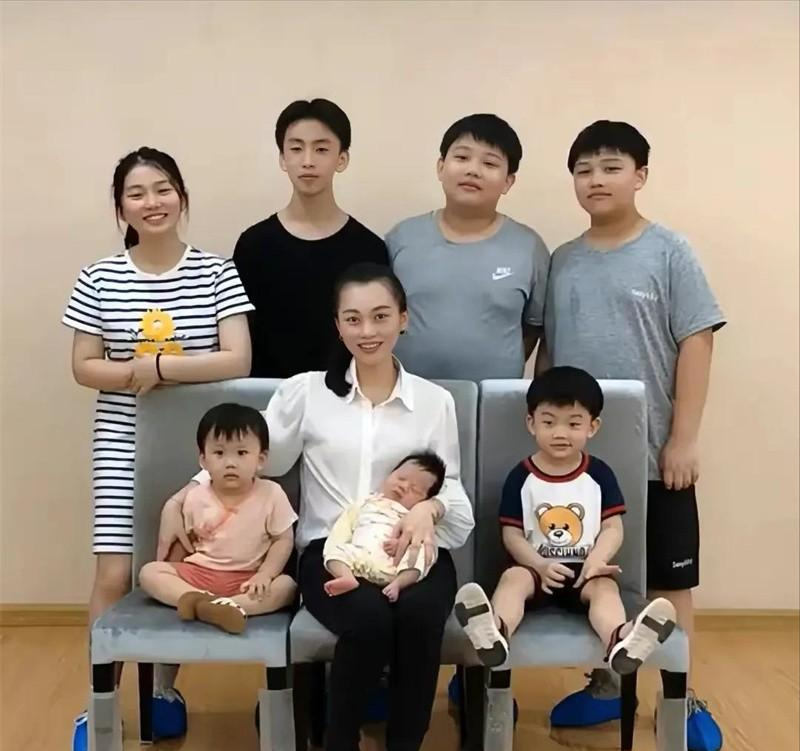 回顾打工妹嫁给北大精英婚后连生7胎丈夫基因好不生浪费