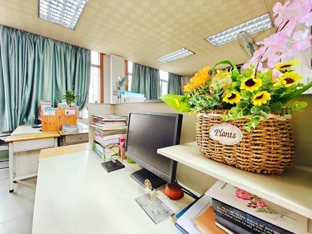 为推进教师办公室文化建设,丰富办公室文化内涵,创建温馨,和谐的办公