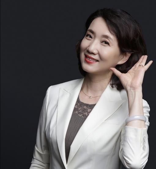 回顾著名主播李修平:42岁再婚也幸福,对老家甘肃兰州一往情深