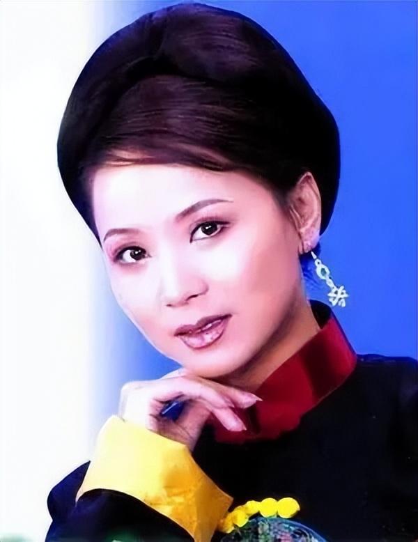 回顾演员赵越嫁二婚佟凡恩爱25年57岁无儿无女亦无悔