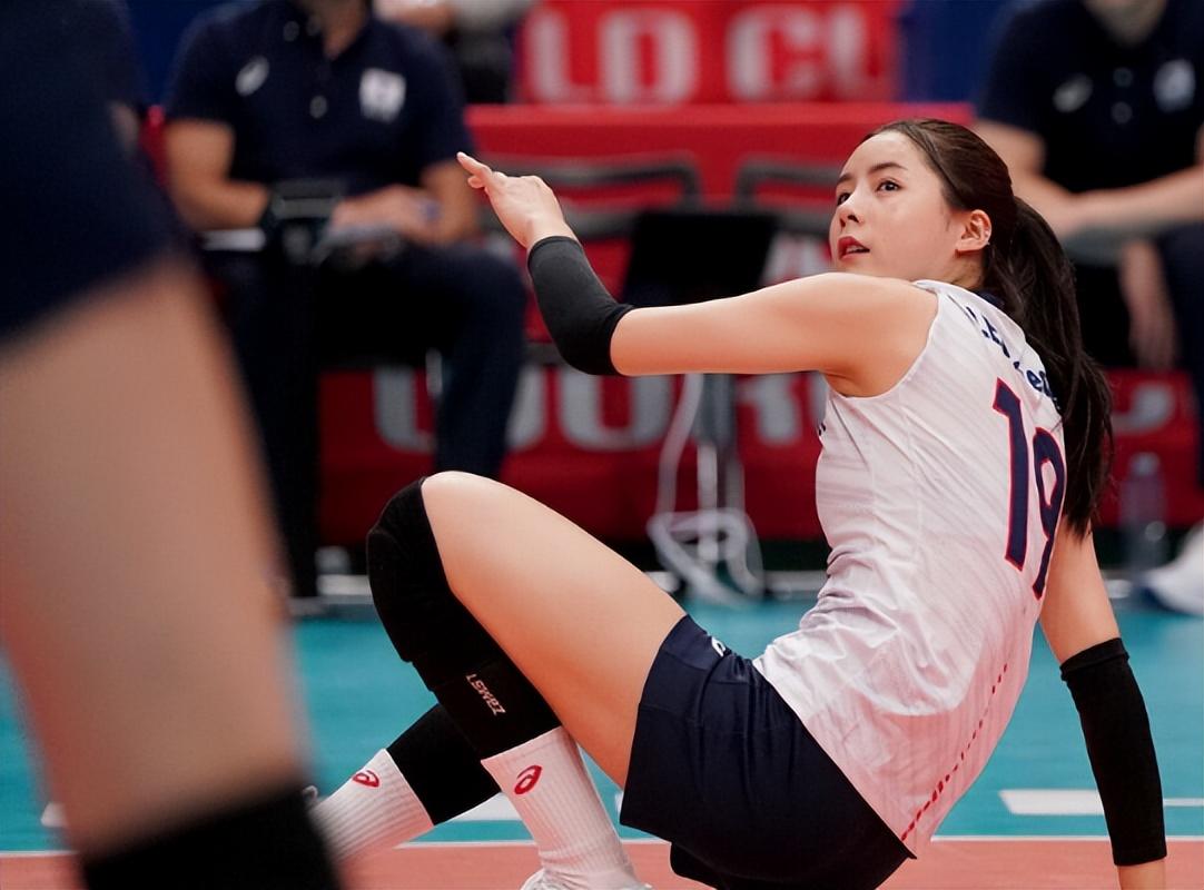 回顾排球女神李多英破灭史表面清纯其实隐婚三年还虐待老公