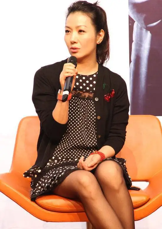 回顾演员胡军怜香惜玉不过绅士风度守护爱情娇妻才是唯一