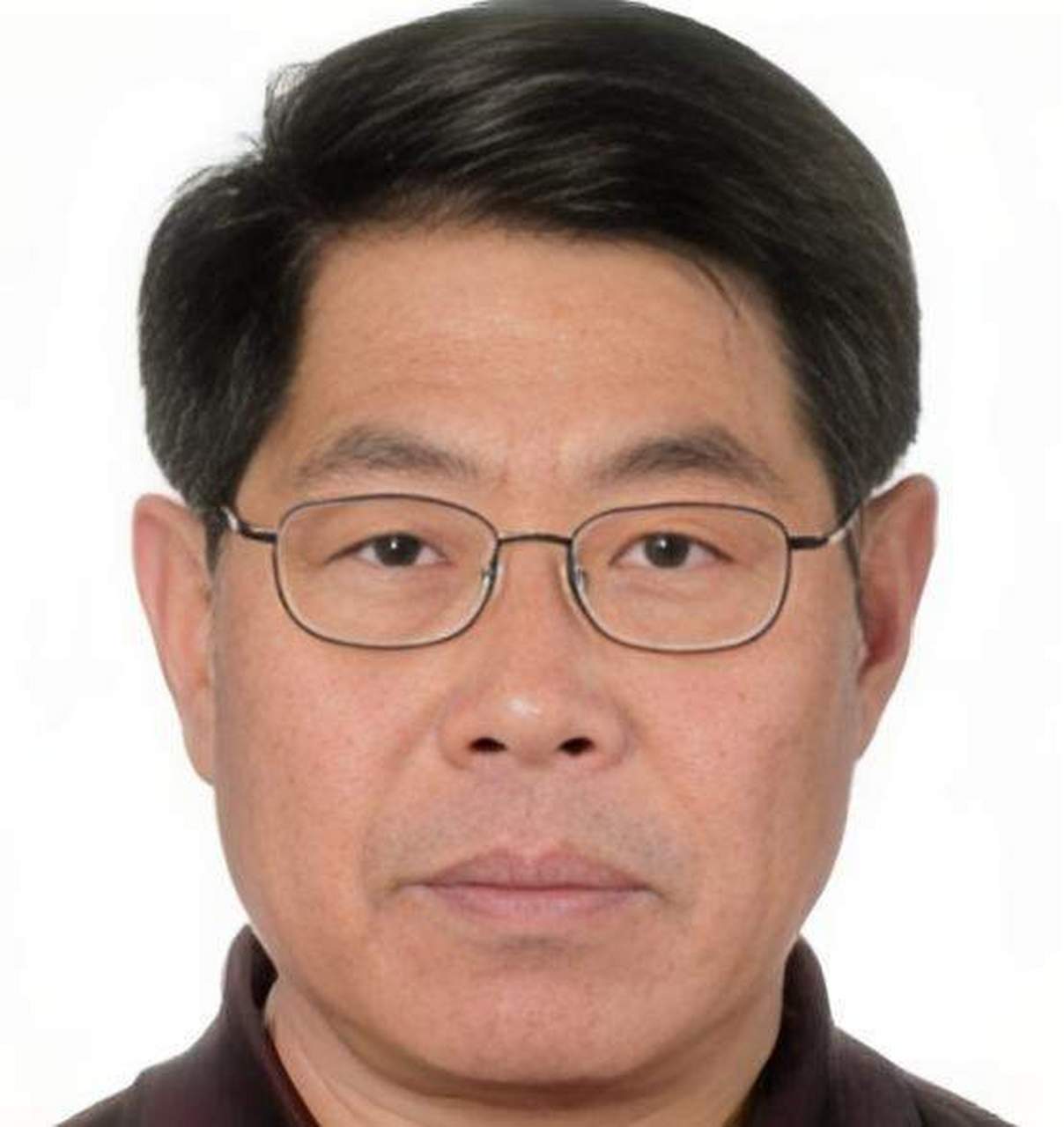 东风导弹设计师郭万钧因贪财被外国间谍沃维汉诱惑,泄露导弹机密,最终