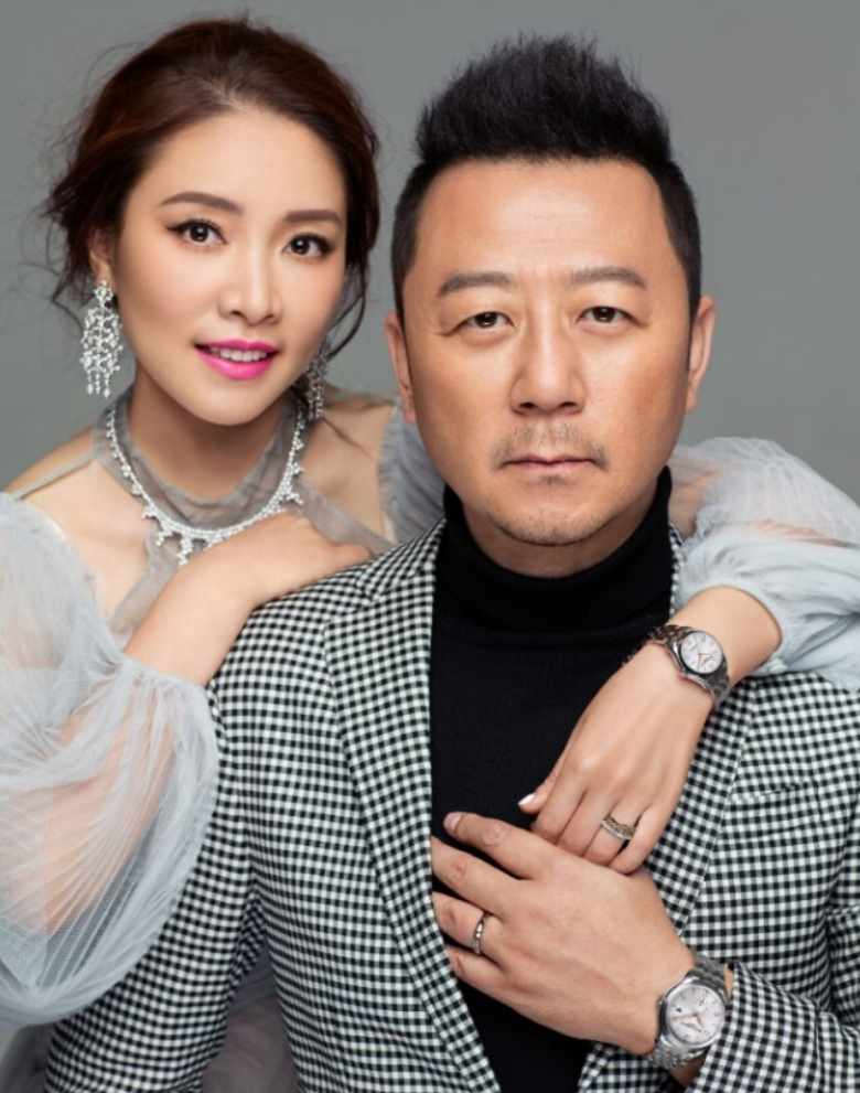 回顾郭涛娶小15岁美娇妻婚后连生两胎如今事业有成幸福美满