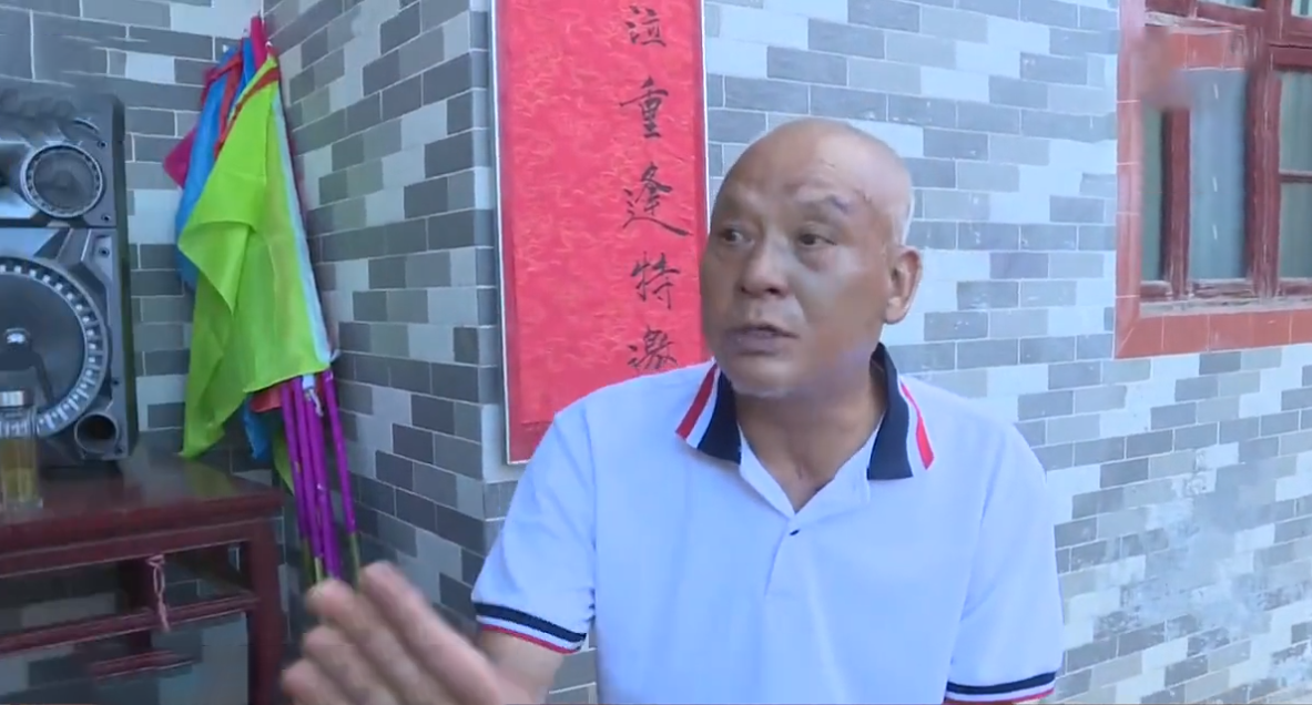 刘俊环是湖南郴州的一名老人,这三十年来她每天都过得十分痛苦,以泪