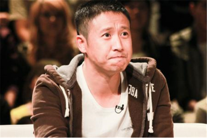 回顾张国强为救癌症父亲累到尿血他让单身的母亲晚年不流泪