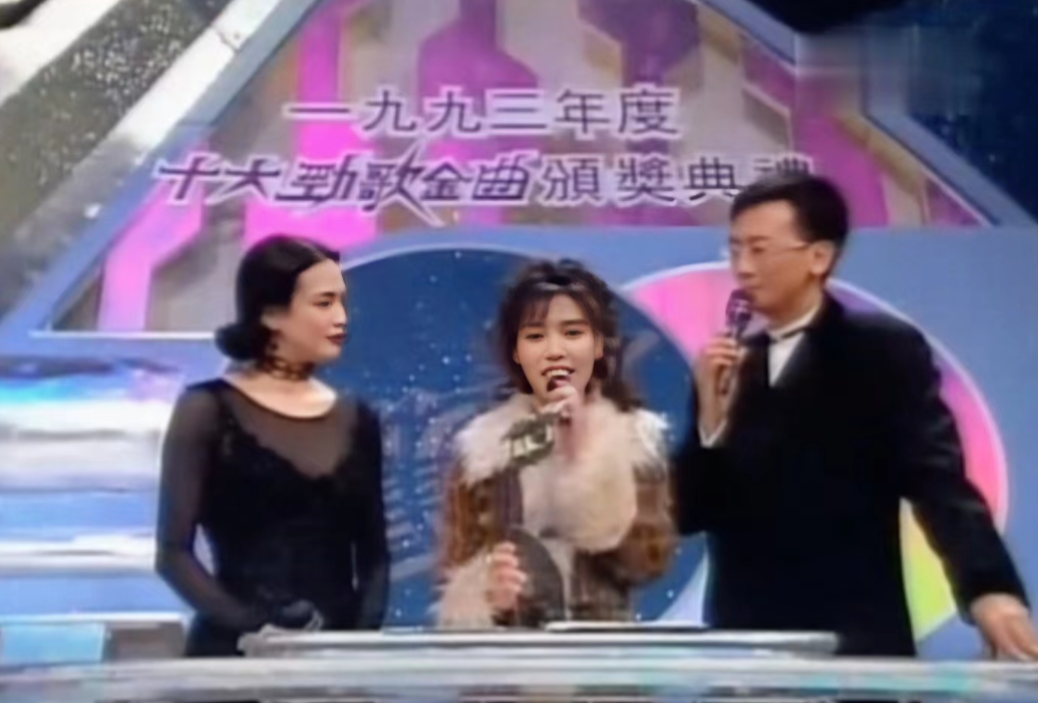 回顾黎瑞恩29岁为爱退圈嫁豪门41岁净身出户49岁独养俩娃