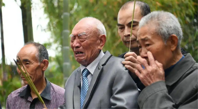1992年台湾老兵回湖南探亲却找不到家后从村民口中得知真相