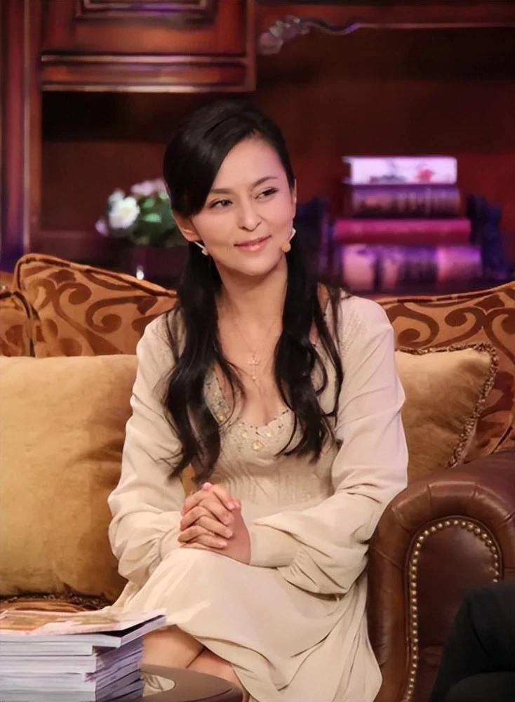 回顾著名演员黄志忠离婚那天出门后忍不住流泪感觉对不起儿子