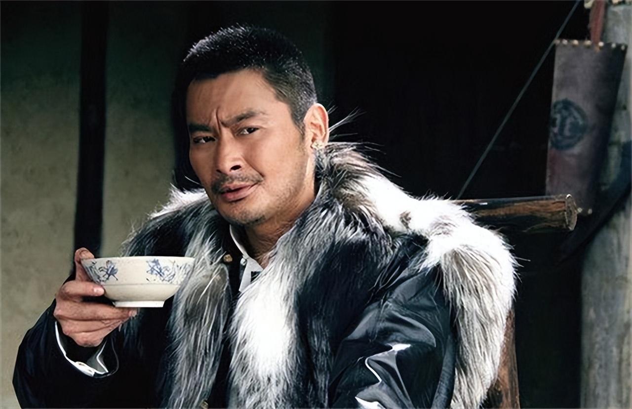 敌暗她明,成批的日伪军想要缉拿她一人岂不是易如反掌?