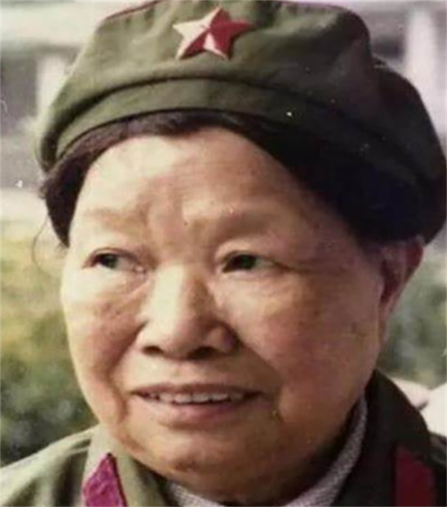 1939年李德返回苏联后留在中国的老婆和儿子后来怎么样了