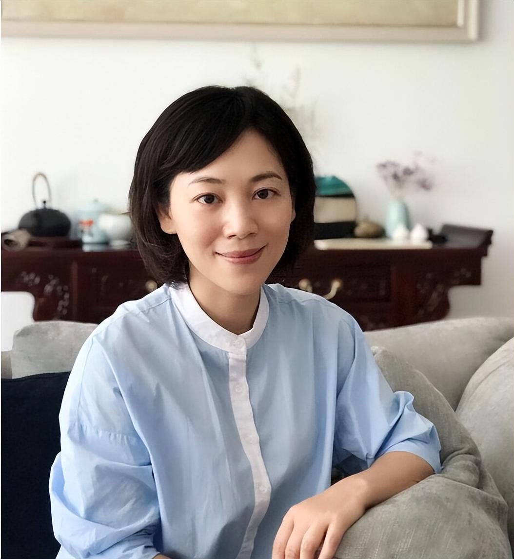 很多人只知道央视女主持有董卿和朱迅.