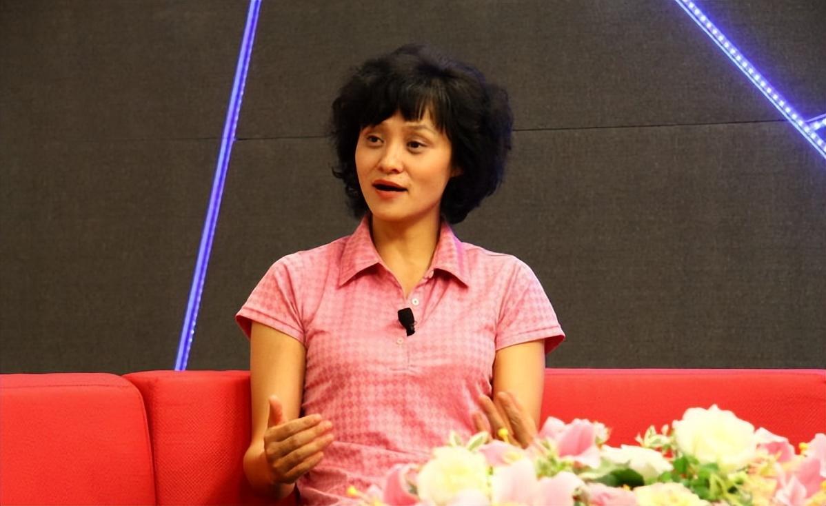 一次聚会,情绪低迷的高敏认识了加籍华裔——陈志刚.