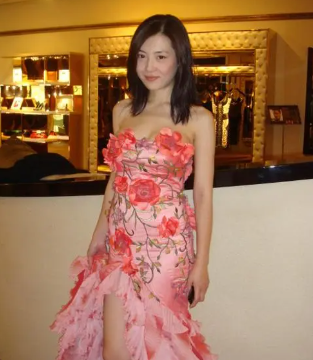 不得不说,这种行为,让王媞果然得到了不少亲友的羡慕,大家也纷纷开始