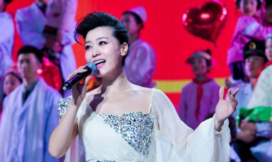 回顾谭晶我这辈子正确的决定就是为科学家丈夫生了两个女儿