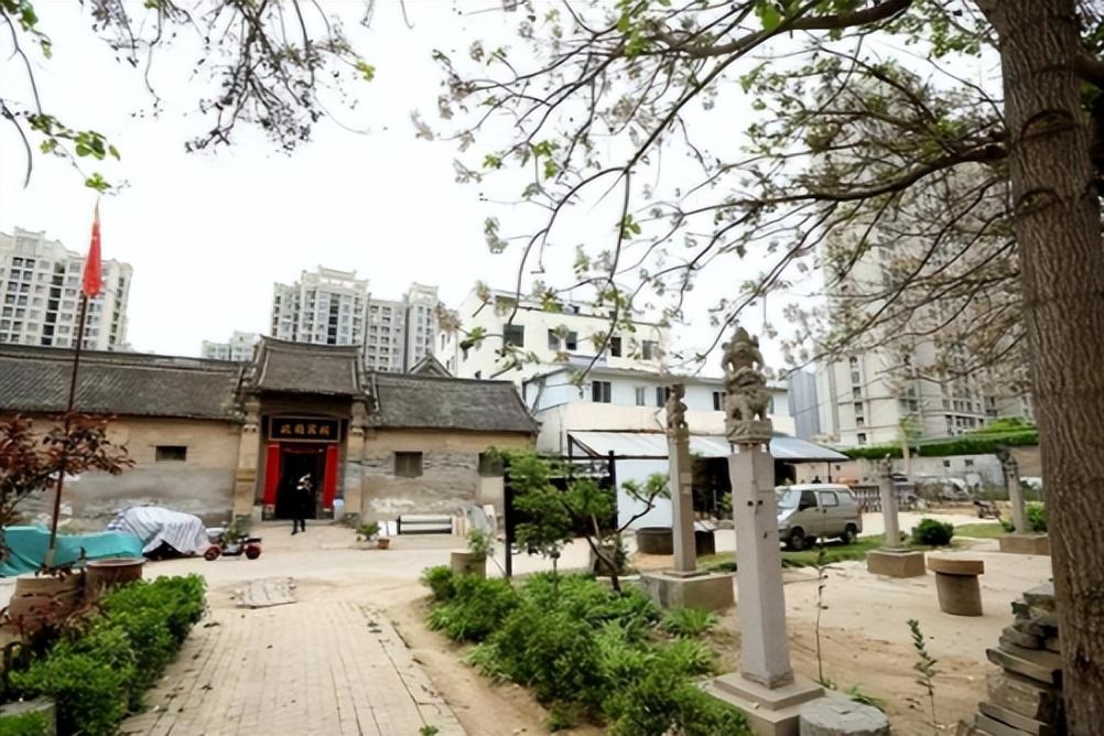 任家老宅在当地,任金岭所居住的老宅被誉为"任家大院",这座宅院最初建