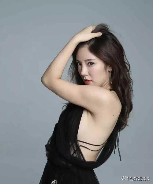 南奕欢北景甜36岁163cm黄金臀腿比的赵奕欢窄腰翘臀太傲人