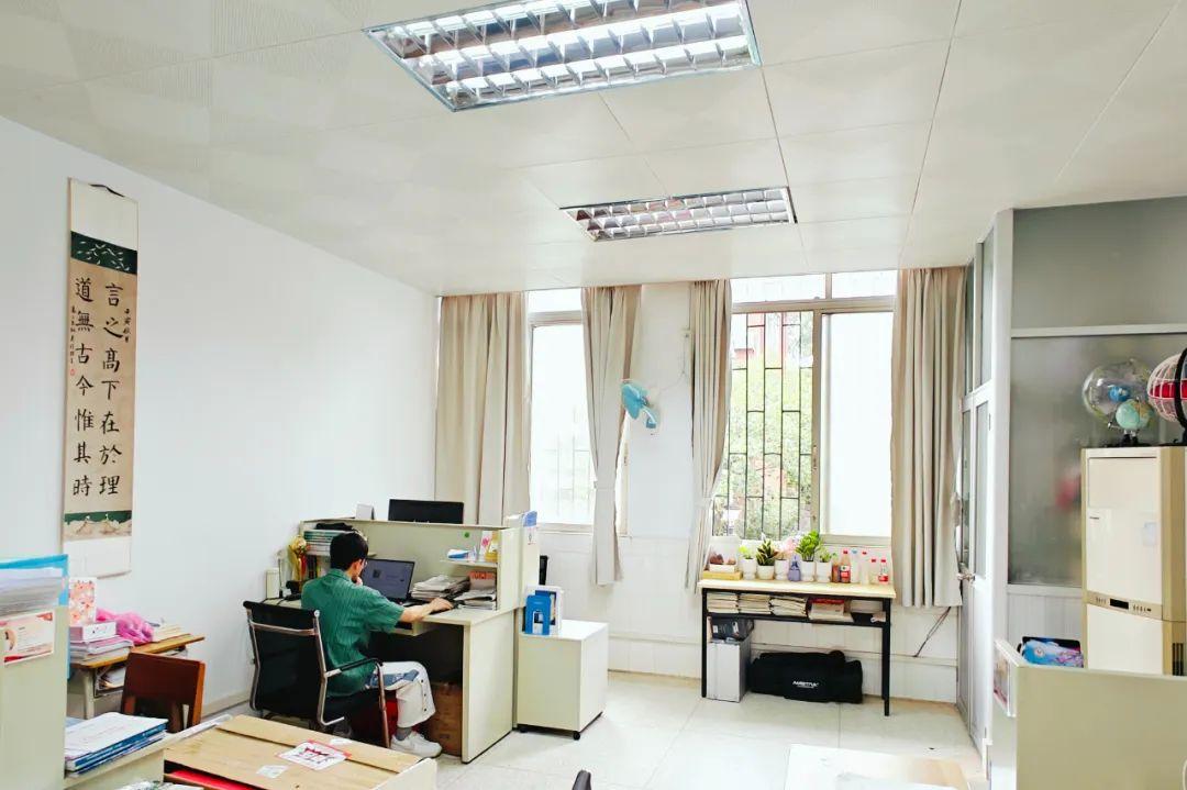 为推进教师办公室文化建设,丰富办公室文化内涵,创建温馨,和谐的办公