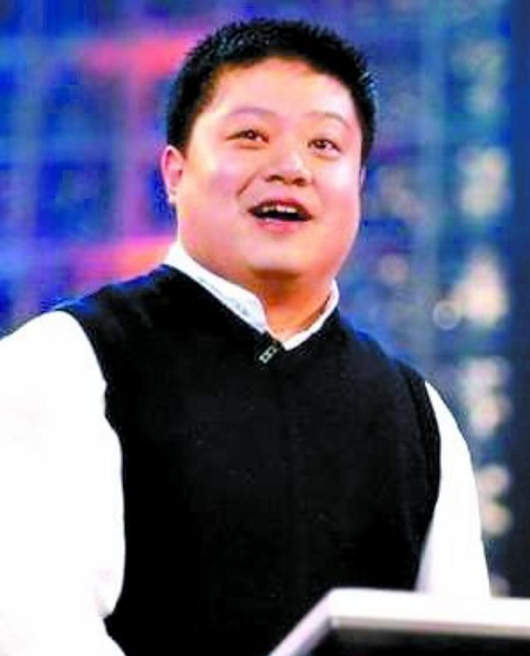 马季出生在北京,上学的时候,他的同学和相声演员常连安是亲戚,他就