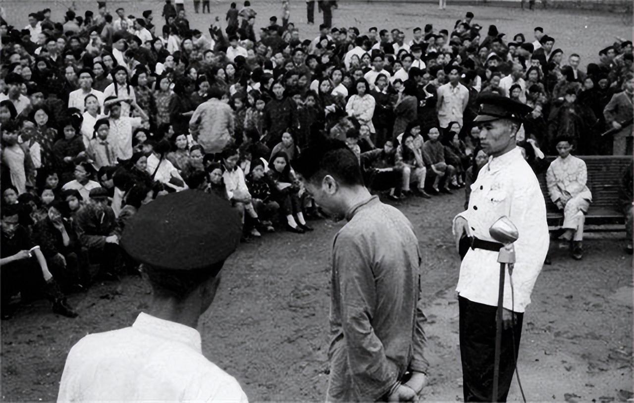 1950年重庆一菜农进城大妈故意讨价还价后报警菜农不久被枪毙