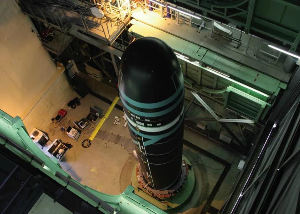 中美俄已部署的核导弹对比,俄572枚,美652枚,我国还有多大差距