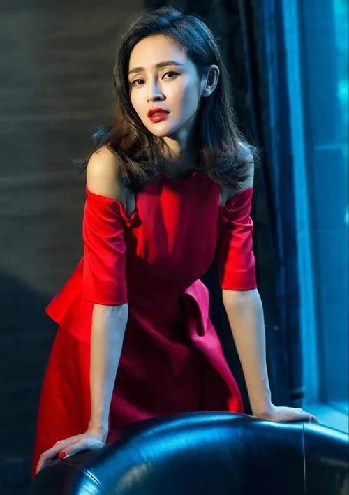 回顾演员于明加结婚13年只生孩子不做饭丈夫一家人把她宠成宝