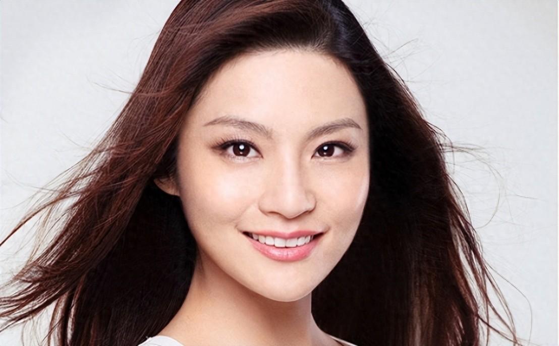 回顾央视孟盛楠一路奋斗到央视41岁仍未婚风光背后有眼泪