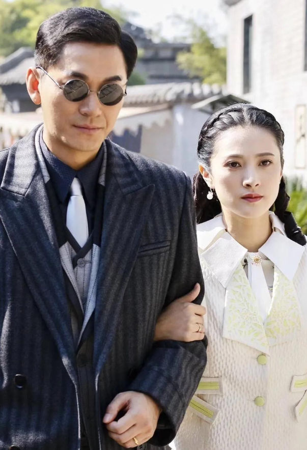 回顾隋俊波错过靳东被催婚34岁嫁导演成名后给全家买房