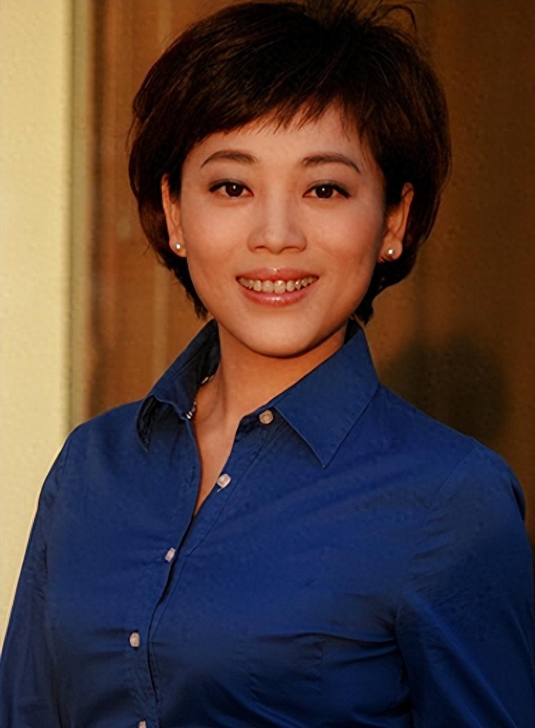 回顾主持人劳春燕风光背后有心酸怀孕仍去上班和丈夫分居17年