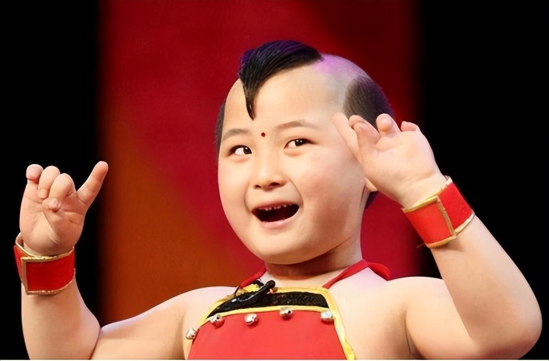 回顾红极一时的邓鸣贺6岁成名8岁病逝将悲痛留给妹妹和父母