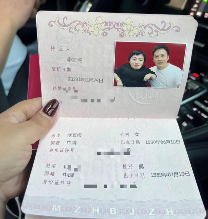 回顾"袖珍女孩"李喜梅:嫁两任小伙,一婚被抛弃,二婚冒死生娃