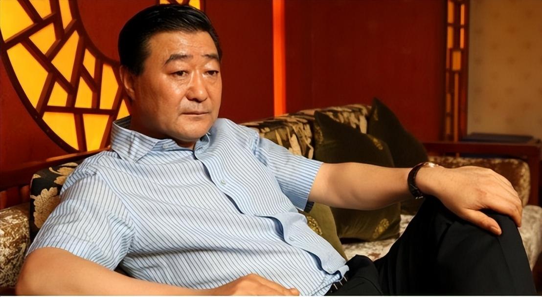 回顾阔太寇静瑶19岁嫁豪门31岁成通缉犯被抓时面带微笑