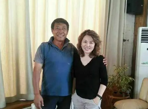 回顾著名央视主持人方静一生未婚44岁客死他乡成父母余生之痛