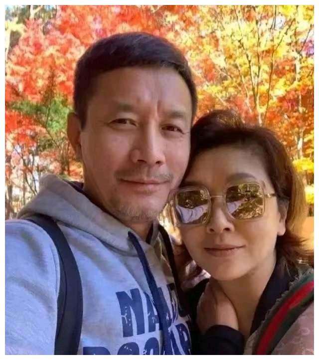 风情女人江珊的情感传奇与靳东纠缠不清现与新夫幸福共享