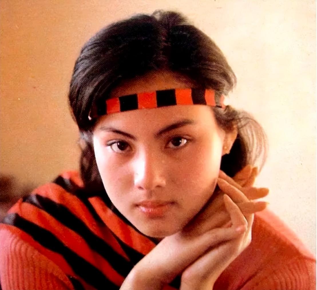 回顾演员乐韵17岁一夜成名28岁悲情离世葬礼父母拒不参加