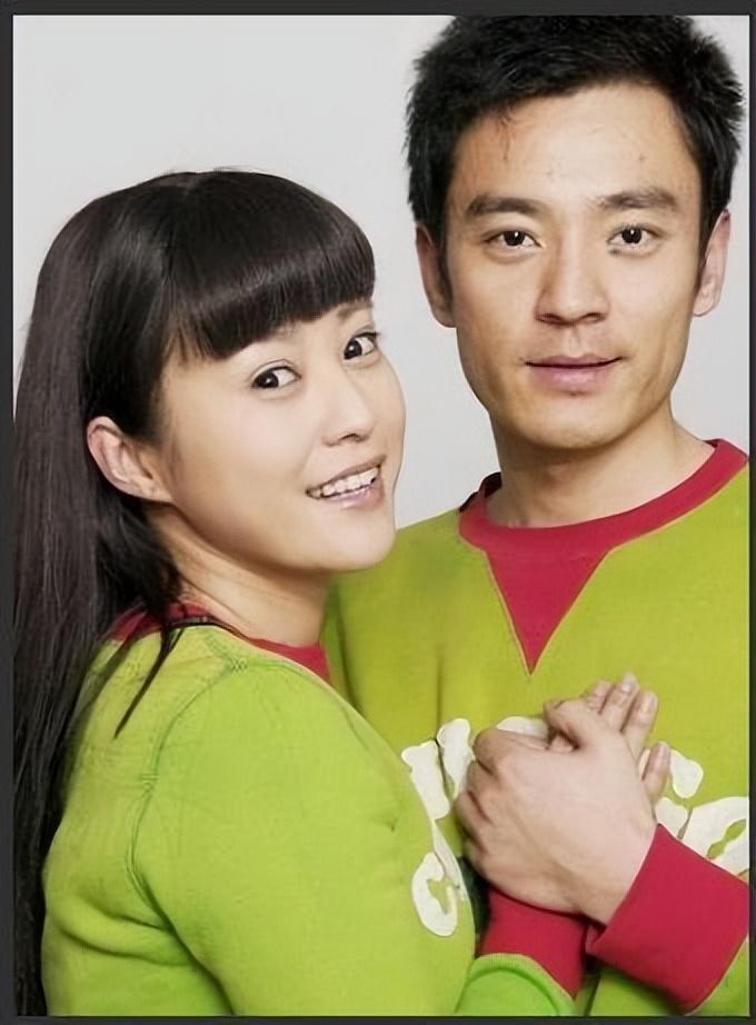 回顾郝蕾爱情婚姻都有泪独带双胞胎儿子生活离婚和父亲和解