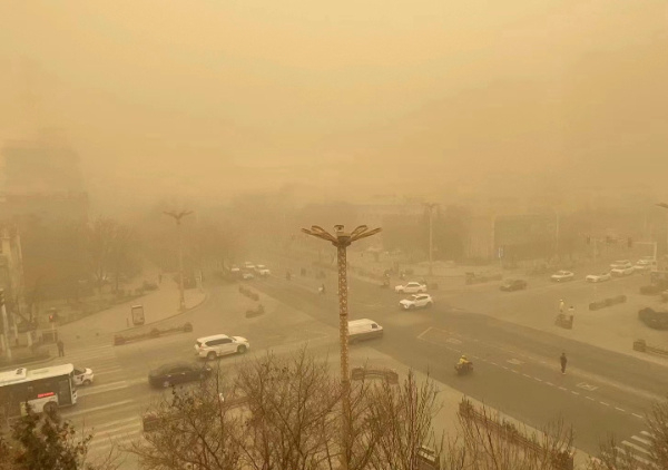 东北部地区咱天津也没强到哪去作为难兄难弟的天津"地磁暴刚走,沙尘暴